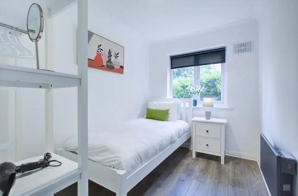Spacious 2 Bedroom Apartment Londra Exterior foto
